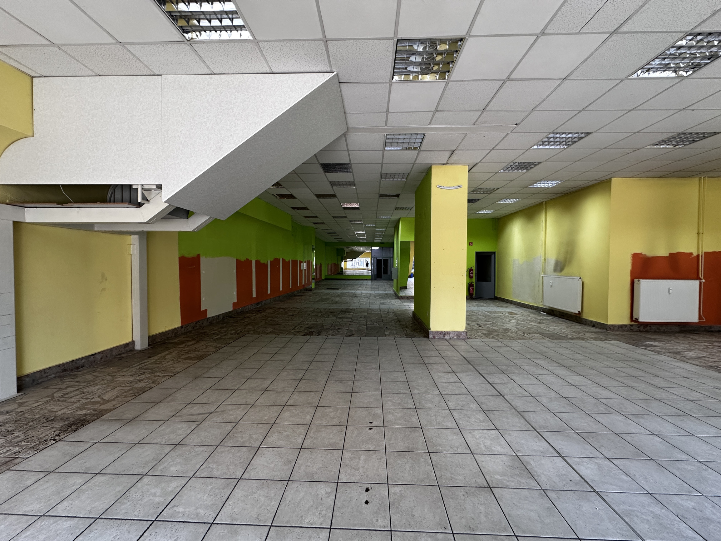 OBCHODNÉ PRIESTORY NA PRENÁJOM | 300 m² | PEŠIA ZÓNA LIPTOVSKÝ MIKULÁŠ