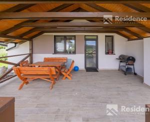 Štýlový vidiecky dom na predaj v podhorskom prostredí Svätého Kríža