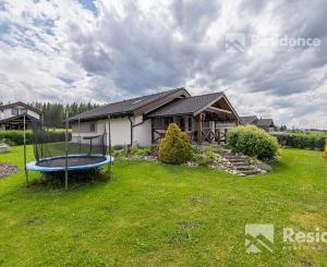 Štýlový vidiecky dom na predaj v podhorskom prostredí Svätého Kríža