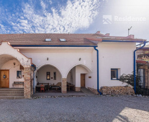 Zabehnutý penzión s reštauráciou, wellnessom a bytom pre majiteľa!