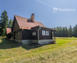Chata zasadená do liptovskej prírody