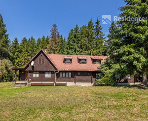 Chata zasadená do liptovskej prírody