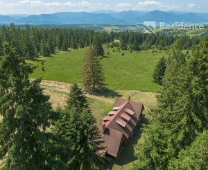 Chata zasadená do liptovskej prírody