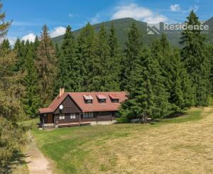 Chata zasadená do liptovskej prírody
