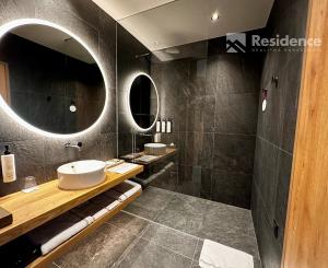 Horský luxus - Apartmán budúcnosti dostupný už dnes – komfort, technológia a štýl v jednom.