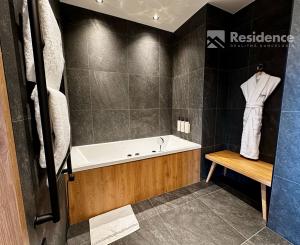 Horský luxus - Apartmán budúcnosti dostupný už dnes – komfort, technológia a štýl v jednom.