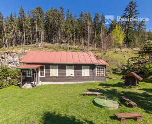 Zabehnutý penzión neďaleko Jasnej s veľkým pozemkom