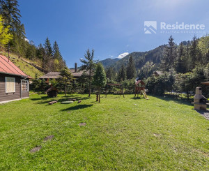 Zabehnutý penzión neďaleko Jasnej s veľkým pozemkom