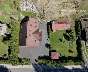 Zabehnutý penzión neďaleko Jasnej s veľkým pozemkom