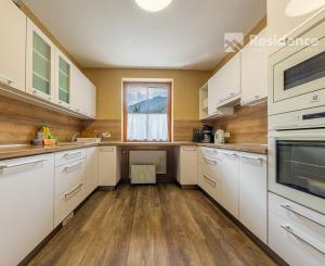 Zabehnutý penzión neďaleko Jasnej s veľkým pozemkom