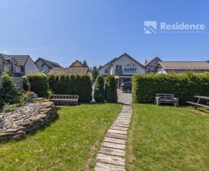 Priestranný apartmán s terasou na predaj – len 100 m od aquaparku Bešeňová!