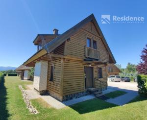 Na predaj štýlové drevenice na brehu Liptovskej Mary