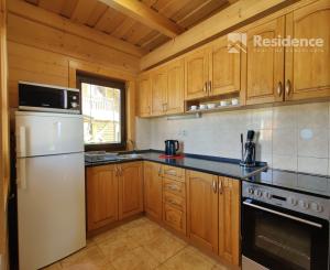 Na predaj štýlové drevenice na brehu Liptovskej Mary