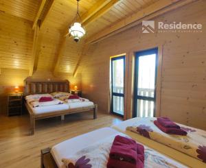 Na predaj štýlové drevenice na brehu Liptovskej Mary