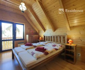 Na predaj štýlové drevenice na brehu Liptovskej Mary