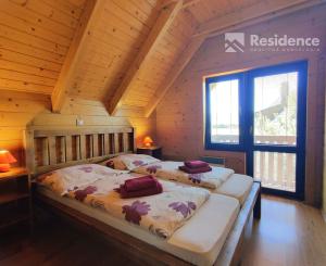 Na predaj štýlové drevenice na brehu Liptovskej Mary