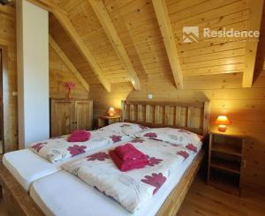 Na predaj štýlové drevenice na brehu Liptovskej Mary