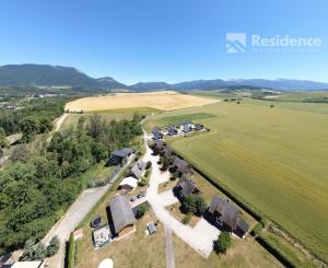 Na predaj štýlové drevenice na brehu Liptovskej Mary