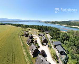 Na predaj štýlové drevenice na brehu Liptovskej Mary