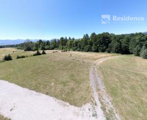 Na predaj štýlové drevenice na brehu Liptovskej Mary