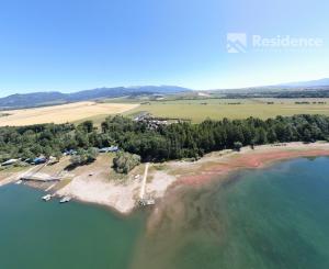 Na predaj štýlové drevenice na brehu Liptovskej Mary