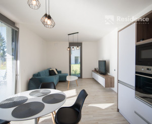 Dvojizbový byt s terasou v areáli Victory Port na prenájom