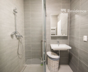 Dvojizbový byt s terasou v areáli Victory Port na prenájom