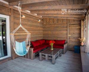 Priestranný apartmán s terasou na predaj – len 100 m od aquaparku Bešeňová!