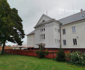 Veľká kancelária so zázemím v historickej budove na prenájom