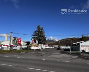 Oplotený areál na prenájom – skvelá poloha pri hlavnej ceste