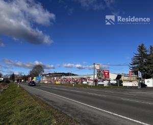 Oplotený areál na prenájom – skvelá poloha pri hlavnej ceste