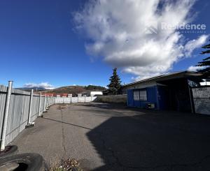 Oplotený areál na prenájom – skvelá poloha pri hlavnej ceste