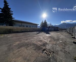 Oplotený areál na prenájom – skvelá poloha pri hlavnej ceste