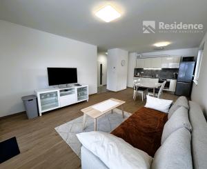 Prenájom: nový 2i byt + kryté parkovanie – Liptovský Mikuláš