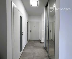 Prenájom: nový 2i byt + kryté parkovanie – Liptovský Mikuláš