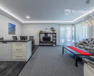 REZERVOVANÉ -Priestranný apartmán s terasou pri aquaparku – Banff Bešeňová