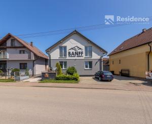 REZERVOVANÉ -Priestranný apartmán s terasou pri aquaparku – Banff Bešeňová