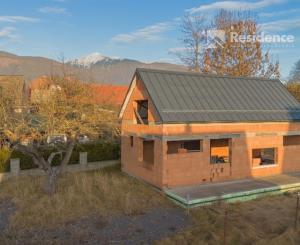 Rodinný dom v hrubej stavbe s pozemkom 2 152 m² Žiar/Liptov