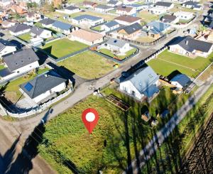 Slnečný stavebný pozemok s panoramatickým výhľadom – Závažná Poruba, Pod Poludnicou