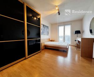 2i byt Liptovský Mikuláš centrum | 2 balkóny | zariadený