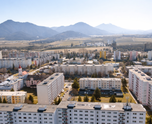 Na Predaj priestranný 4-izbový byt s výmerou 79,8 m² centrum