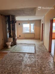 Priestranný 3-izbový byt v Liptovskom Hrádku na predaj