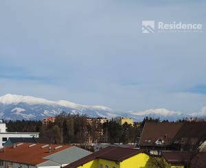 Priestranný 3-izbový byt v Liptovskom Hrádku na predaj