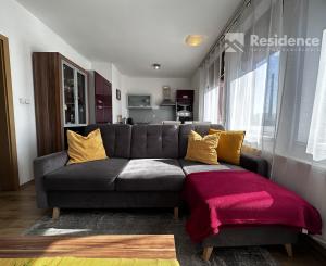 Prenájom Útulný 2-izbový byt s balkónom a parkovacím miestom