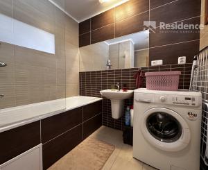 Prenájom Útulný 2-izbový byt s balkónom a parkovacím miestom