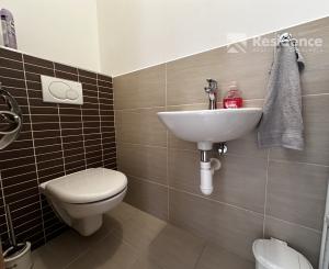 Prenájom Útulný 2-izbový byt s balkónom a parkovacím miestom