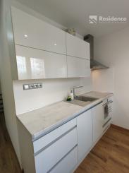 MODERNÝ A KOMPLETNE ZREKONŠTRUOVANÝ 2-IZBOVÝ BYT NA PRENÁJOM