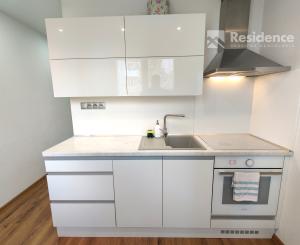 MODERNÝ A KOMPLETNE ZREKONŠTRUOVANÝ 2-IZBOVÝ BYT NA PRENÁJOM