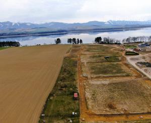 Slnečný stavebný pozemok s výhľadom na Tatry – Liptov