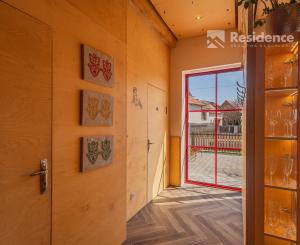 Štýlové bývanie – Unikátny rodinný dom s vežou, aký nemá nikto